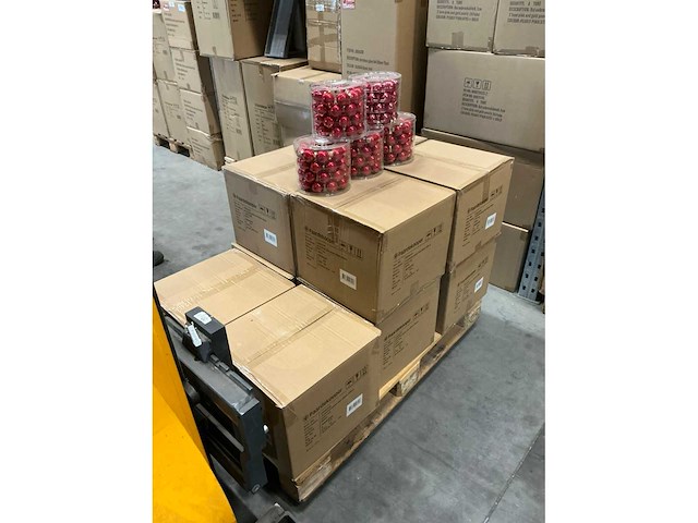 Partij glazen kerstballen 40mm pearl red 36/tube (85 tubes) - afbeelding 3 van  4