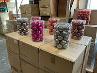 Partij glazen kerstballen 60mm 30/tube (96 tubes) - afbeelding 1 van  16