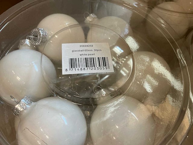 Partij glazen kerstballen 60mm pearl white 30/tube (43 tubes) - afbeelding 1 van  3