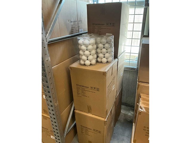 Partij glazen kerstballen 60mm pearl white 30/tube (43 tubes) - afbeelding 2 van  3