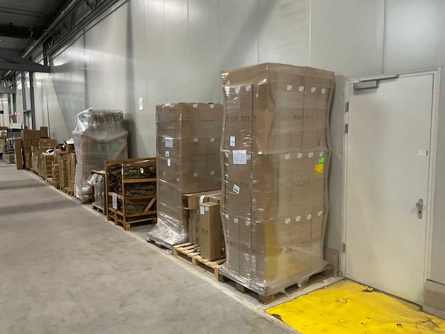 Partij glazen vazen - afbeelding 1 van  8