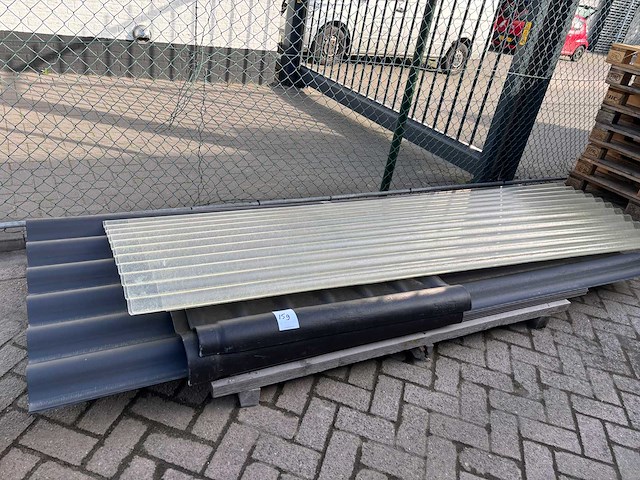 Partij golfplaten en 2 dakranden - afbeelding 1 van  2