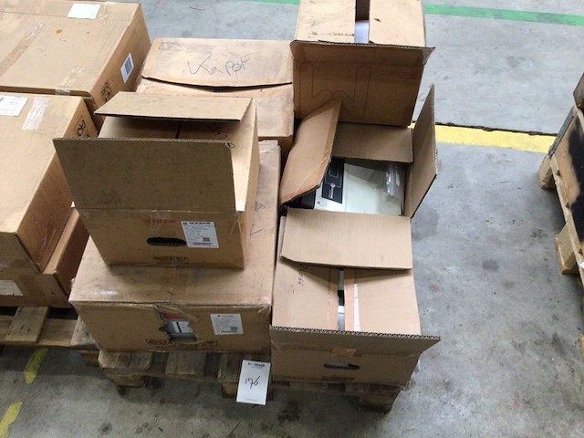 Partij goodwe omvormers - afbeelding 1 van  7