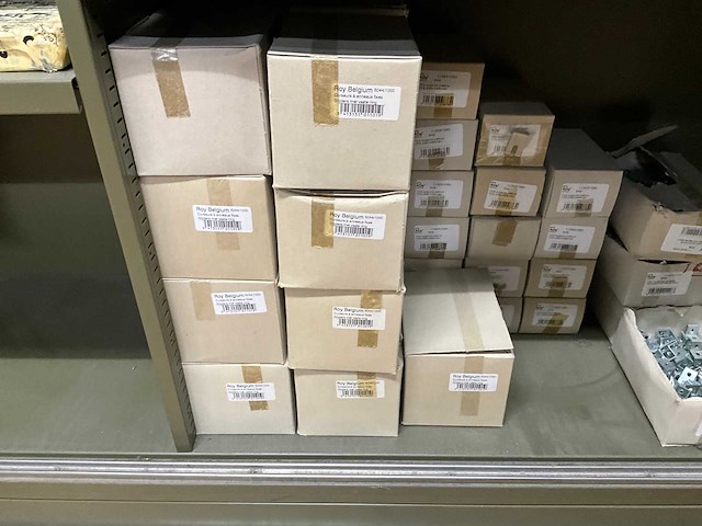 Partij gordijnrails onderdelen en bevestigingsmateriaal - afbeelding 7 van  29