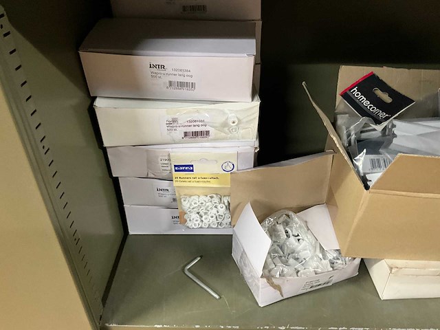 Partij gordijnrails onderdelen en bevestigingsmateriaal - afbeelding 18 van  29