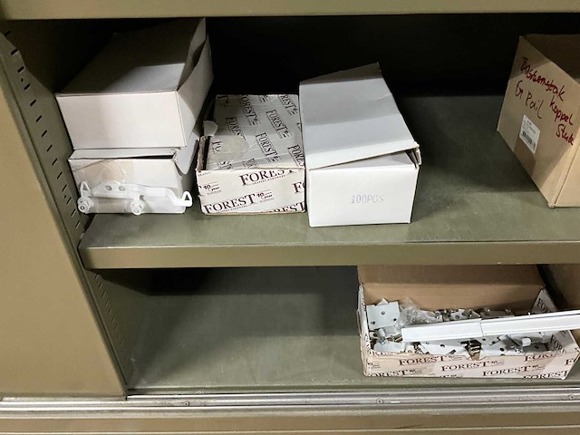 Partij gordijnrails onderdelen en bevestigingsmateriaal - afbeelding 20 van  29
