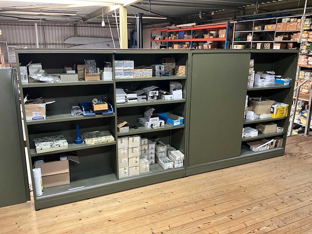 Partij gordijnrails onderdelen en bevestigingsmateriaal - afbeelding 12 van  29