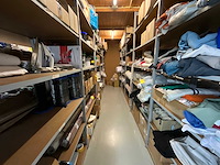 Partij gordijnstof en accessoires - afbeelding 1 van  49