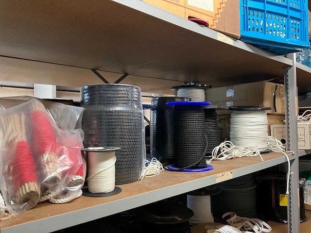 Partij gordijnstof en accessoires - afbeelding 35 van  49