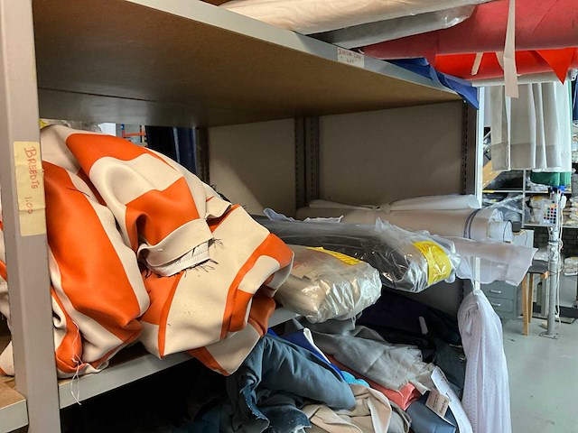 Partij gordijnstof en accessoires - afbeelding 45 van  49