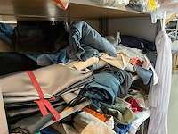 Partij gordijnstof en accessoires - afbeelding 46 van  49