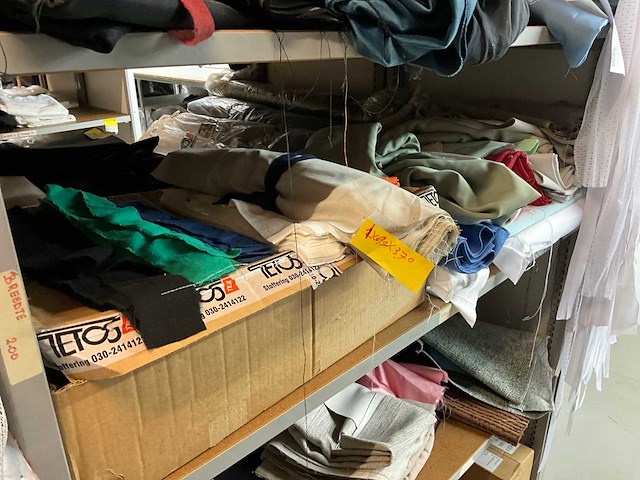 Partij gordijnstof en accessoires - afbeelding 47 van  49
