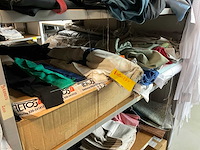 Partij gordijnstof en accessoires - afbeelding 47 van  49