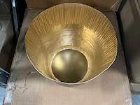 Partij goudbronskleurige bloempotten ø32xh31cm (22x) - afbeelding 2 van  3