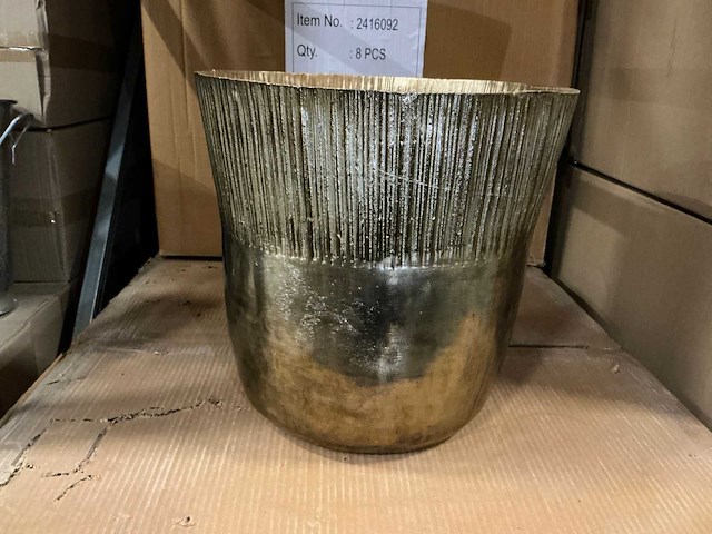 Partij goudbronskleurige bloempotten ø32xh31cm (24x) - afbeelding 2 van  5