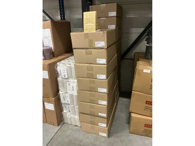 Partij gouden papieren tasjes 21x14x8cm (4475x) - afbeelding 2 van  6