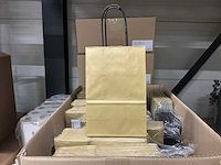 Partij gouden papieren tasjes 21x14x8cm (4475x) - afbeelding 3 van  6