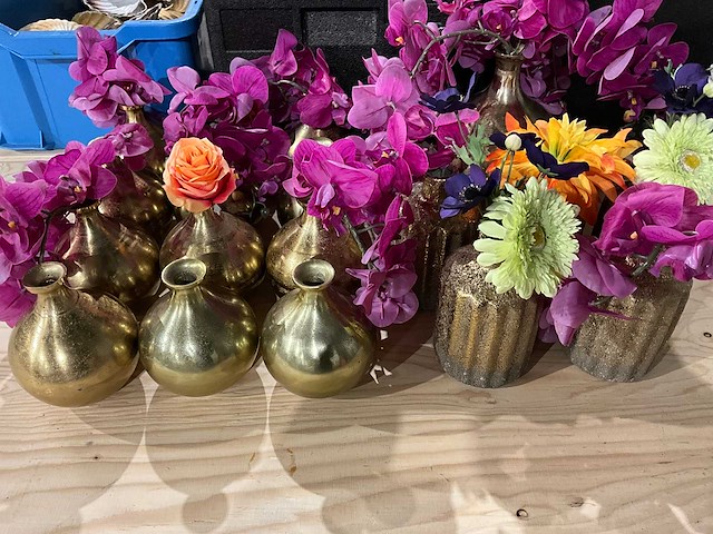 Partij goudkleurige vaasjes - afbeelding 1 van  2