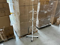 Partij grafvazenstandaarden op wielen h151,5cm (34x) - afbeelding 1 van  3