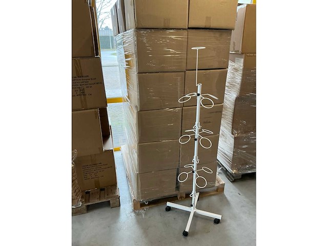 Partij grafvazenstandaarden op wielen h151,5cm (34x) - afbeelding 1 van  2