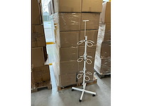 Partij grafvazenstandaarden op wielen h151,5cm (34x) - afbeelding 1 van  2