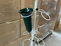 Partij grafvazenstandaarden op wielen h151,5cm (34x) - afbeelding 2 van  2