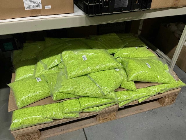 Partij grains 2-3mm apple green special 5 (45x) - afbeelding 1 van  3