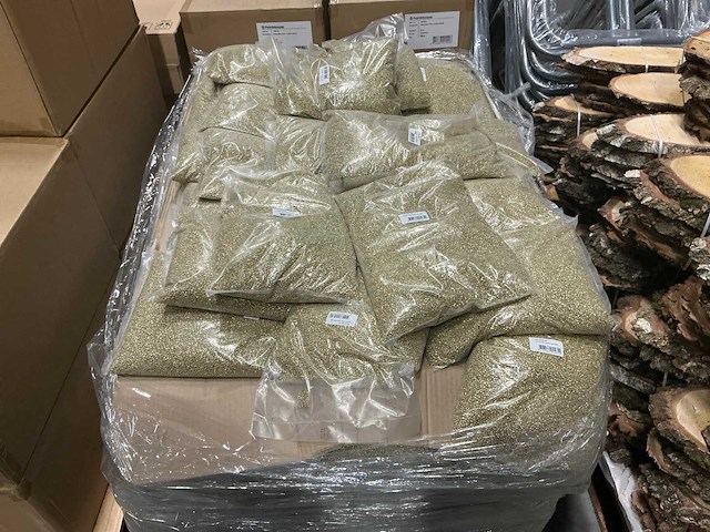 Partij grains 2-3mm yellow gold 5kg per zak (135x) - afbeelding 1 van  2