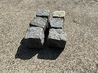Partij granieten kasseien / kinderkopjes( circa 24ton) - afbeelding 2 van  5