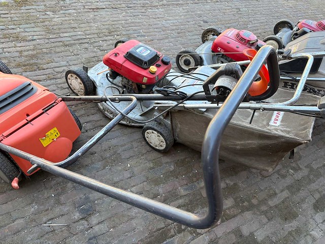 Partij grasmaaiers - afbeelding 8 van  21