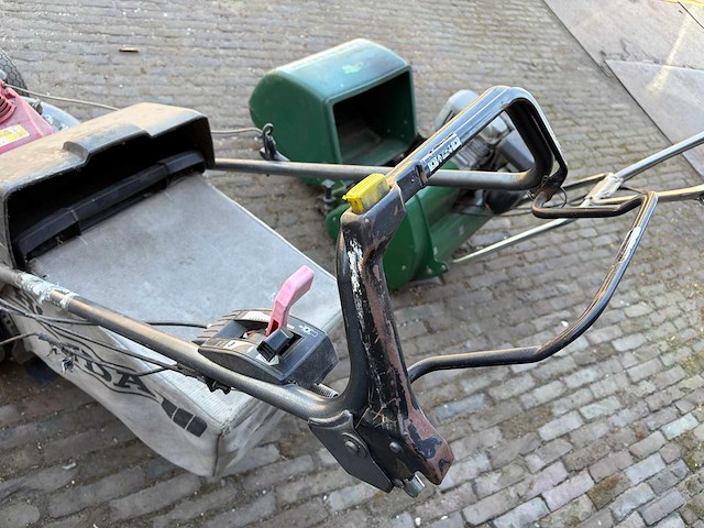 Partij grasmaaiers - afbeelding 11 van  21