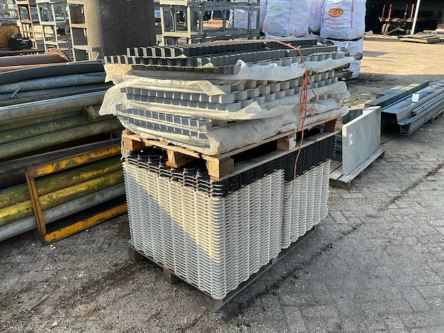 Partij grastegels en grindplaten - afbeelding 1 van  5