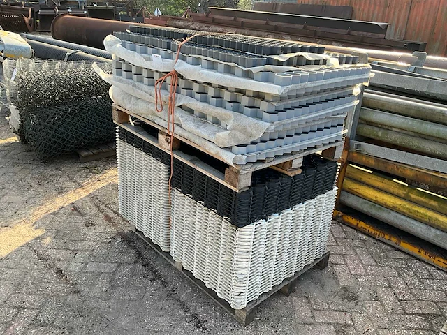 Partij grastegels en grindplaten - afbeelding 3 van  5