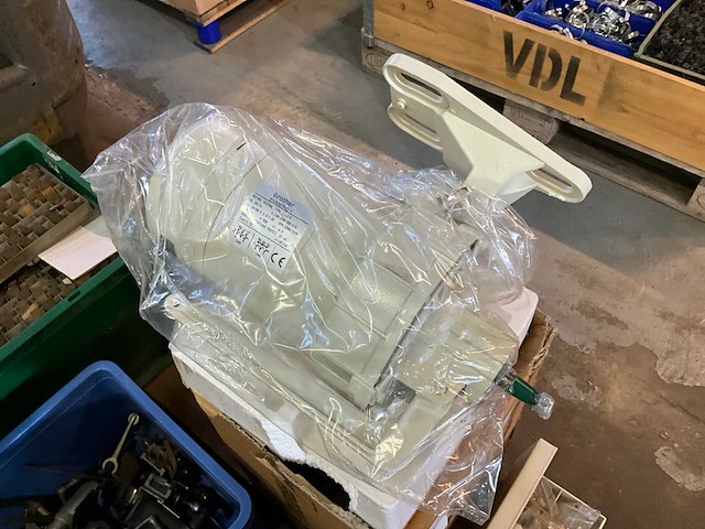 Partij gravograph lettersets, elektromotor en diversen - afbeelding 4 van  7