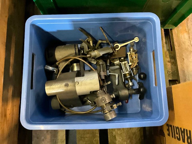 Partij gravograph lettersets, elektromotor en diversen - afbeelding 6 van  7