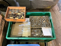 Partij gravograph lettersets, elektromotor en diversen - afbeelding 7 van  7