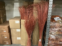 Partij green grass with paper cone stand orange (32x) - afbeelding 1 van  5