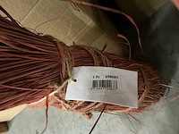 Partij green grass with paper cone stand orange (32x) - afbeelding 3 van  5