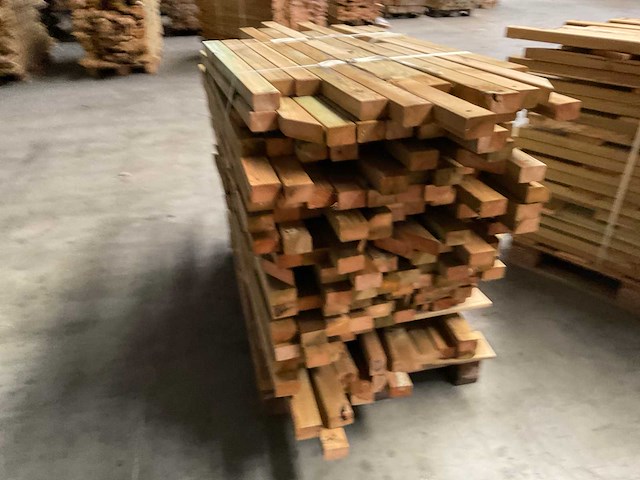Partij grenen balken 80-180x8,5x4,5 cm - afbeelding 1 van  4