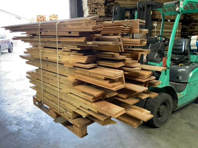 Partij grenen planken 80-180x14x1,8 cm - afbeelding 1 van  8
