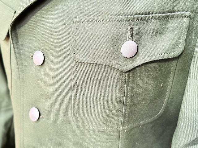 Partij groene legerjassen - afbeelding 2 van  4