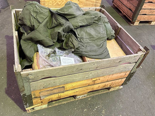 Partij groene overalls - afbeelding 4 van  5