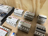 Partij groepenkast componenten w.o. diverse schakelaars abb, eaton, schneider electric - afbeelding 2 van  17