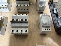 Partij groepenkast componenten w.o. diverse schakelaars abb, eaton, schneider electric - afbeelding 5 van  17