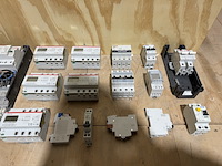 Partij groepenkast componenten w.o. diverse schakelaars abb, eaton, schneider electric - afbeelding 8 van  17