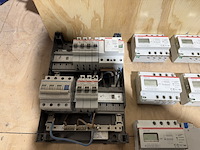 Partij groepenkast componenten w.o. diverse schakelaars abb, eaton, schneider electric - afbeelding 10 van  17