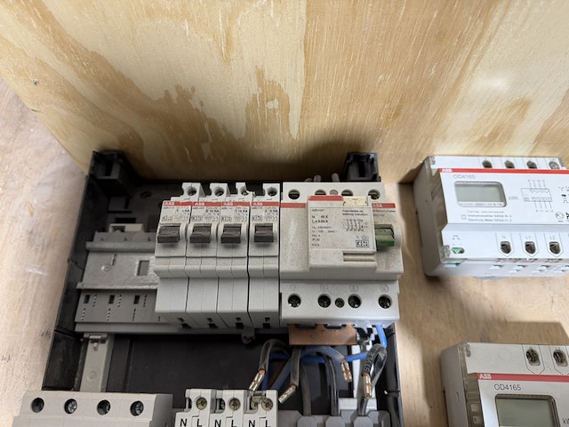 Partij groepenkast componenten w.o. diverse schakelaars abb, eaton, schneider electric - afbeelding 14 van  17