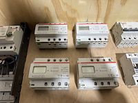 Partij groepenkast componenten w.o. diverse schakelaars abb, eaton, schneider electric - afbeelding 15 van  17