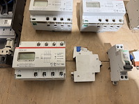 Partij groepenkast componenten w.o. diverse schakelaars abb, eaton, schneider electric - afbeelding 16 van  17