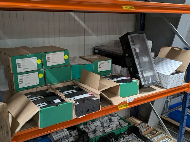 Partij groepenkasten met diverse componenten, emat - afbeelding 1 van  11